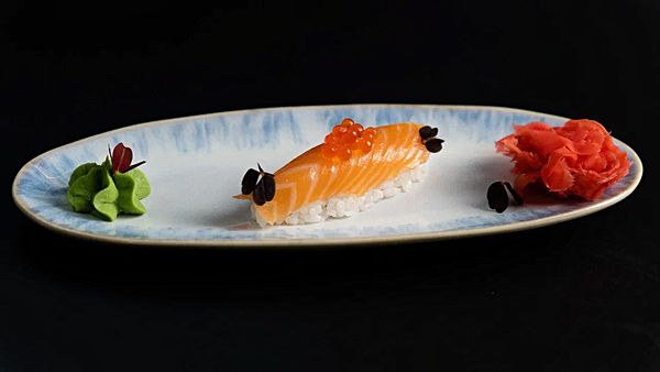 Суши лосось
