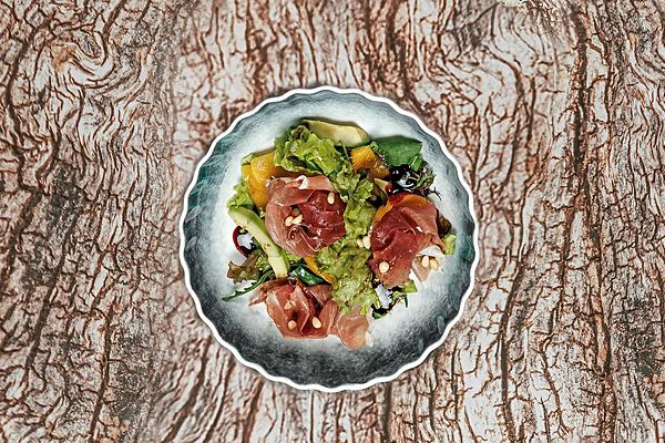 С персиком и хамоном