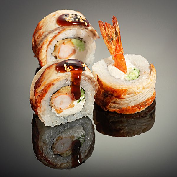 Ролл с угрем и креветкой в темпуре