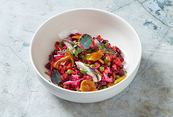 Винегрет с маринованными опятами и хамсой