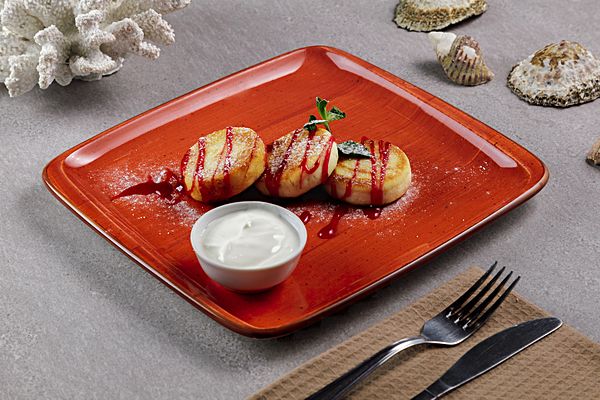 Сырники со сметаной