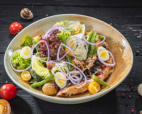 Салат со скумбрией