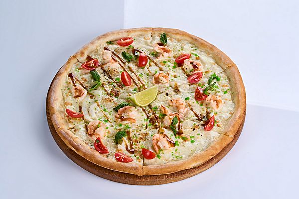 Пицца с креветкой и кальмаром