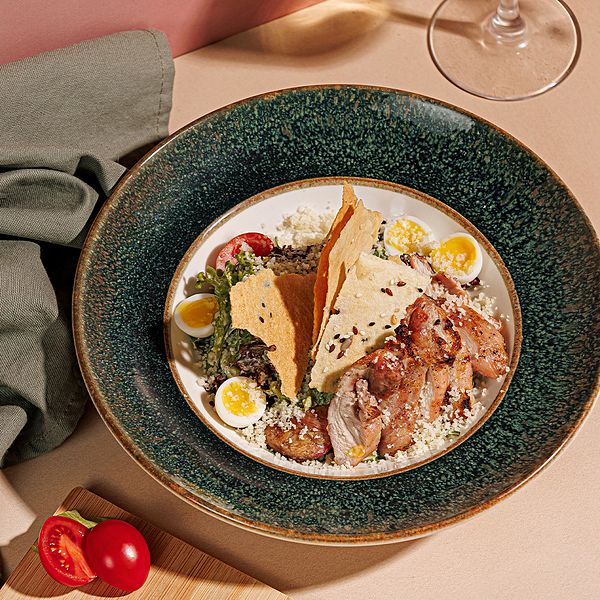 Салат «Цезарь» с лососем