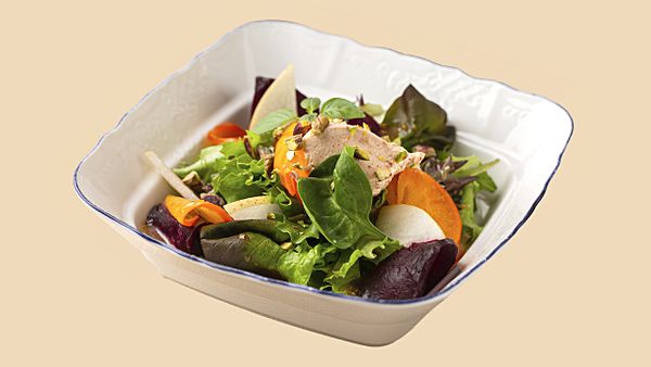 Салат с печеной свеклой, хурмой и муссом из феты