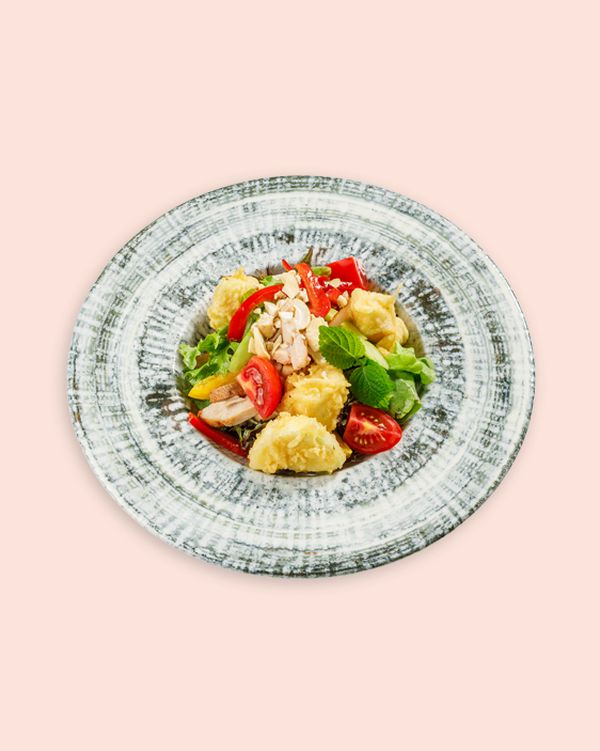 Салат с жаренными цукини и цыпленком