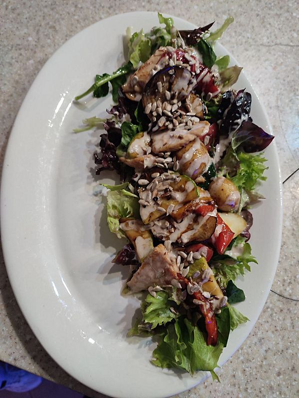 Теплый салат с индейкой