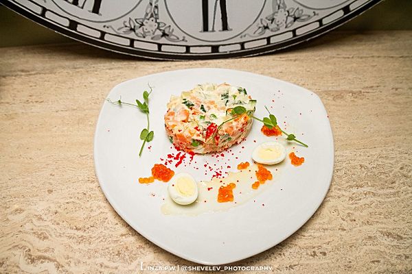 Оливье «Де Люкс» с филейным лососем