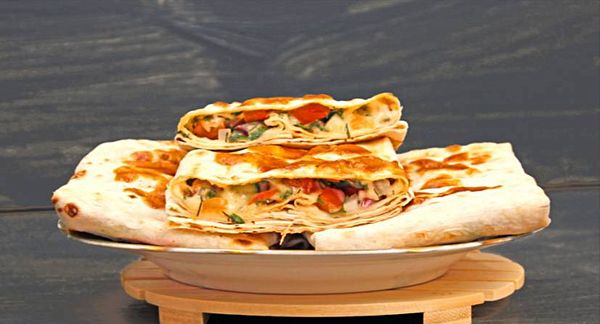 Лаваш с запеченными овощами на мангале