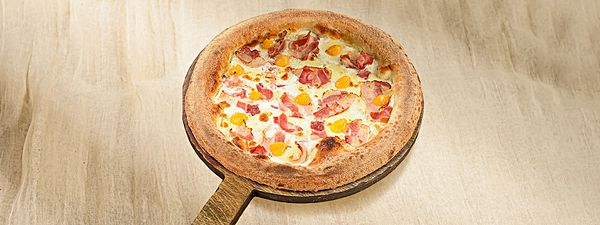 Пицца карбонара с панчеттой