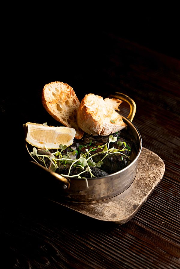 Мидии в винном соусе