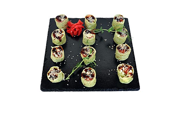 Шпинатные блины с лососем