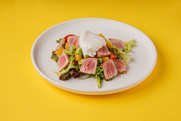 Салат с тунцом