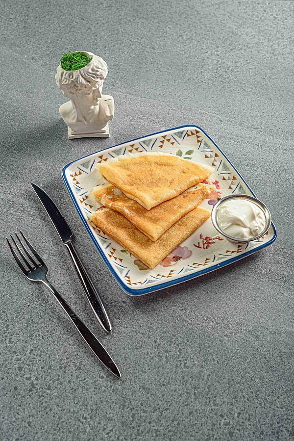 Блины со сметаной и медом