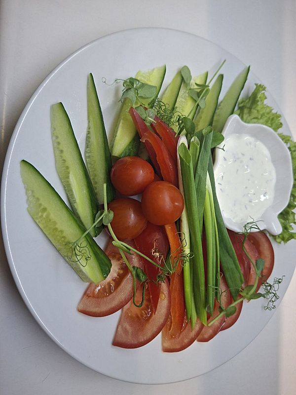 Ассорти из свежих овощей