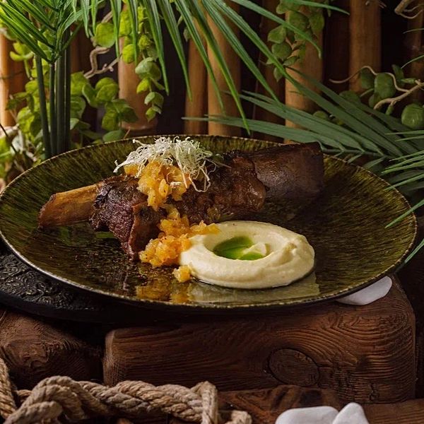 Томлёное говяжье ребро