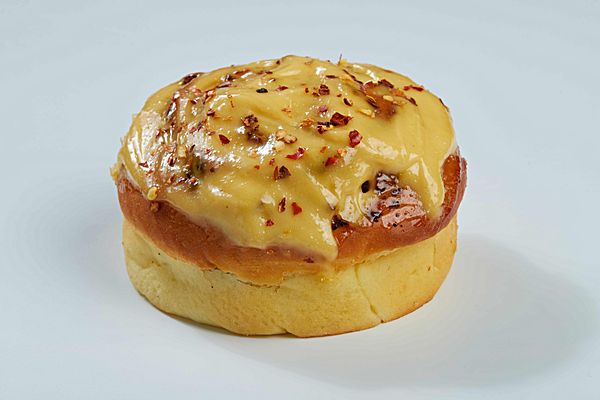 Синнабон с курицей и базиликом