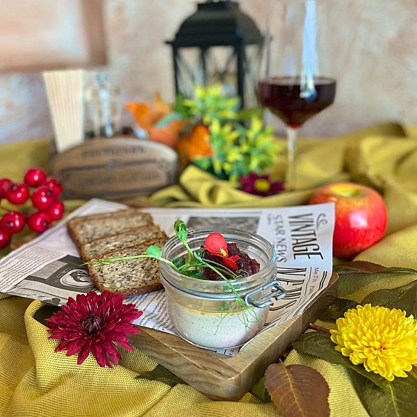 Пате из куриной печени с луковым мармеладом