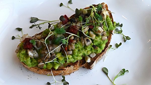 Тост с Гуакамоле и Грибами