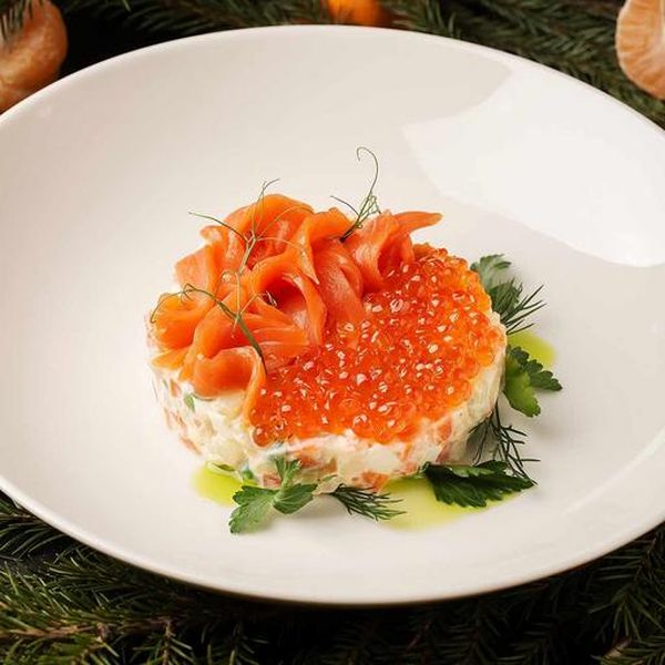 Салат оливье с красной икрой