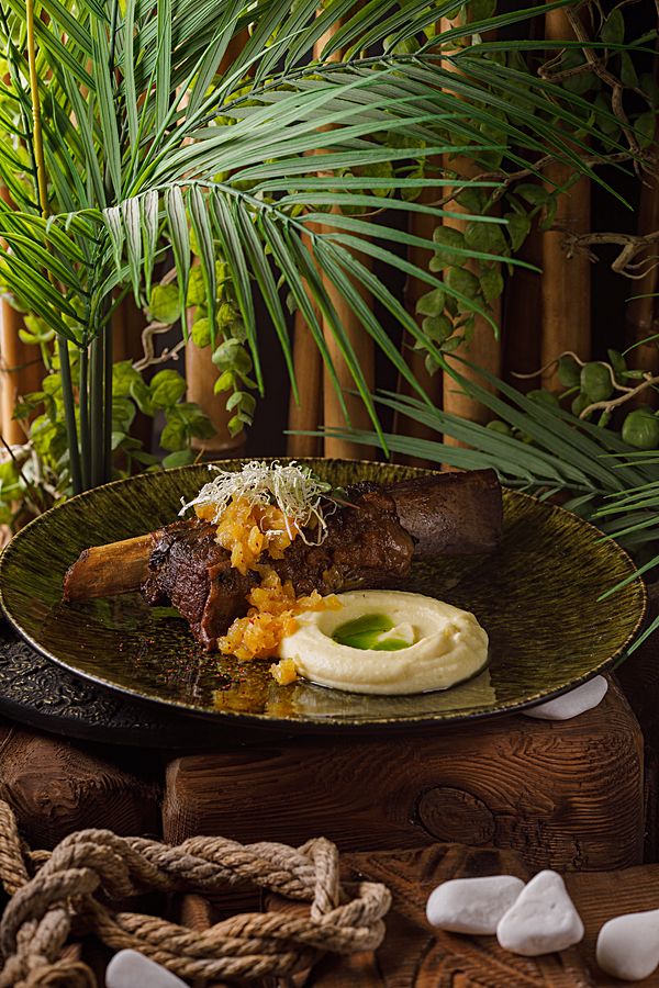 Томлёное говяжье ребро