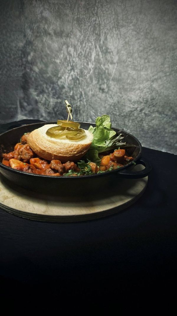 Сковорода с бараниной в остром пелатти