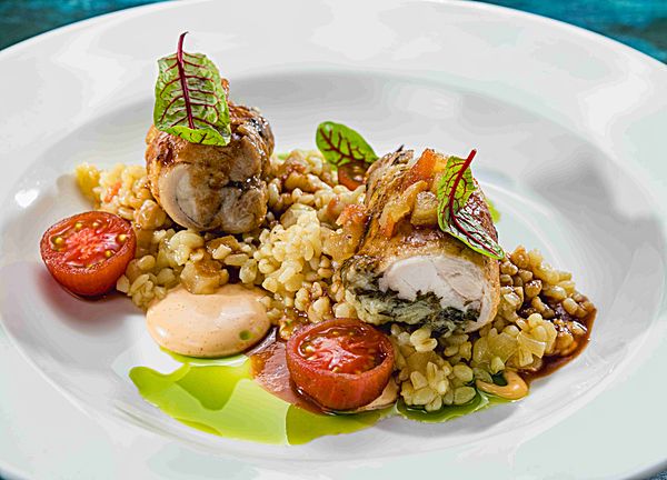 Рулет куриный с булгуром и соусом кимчи