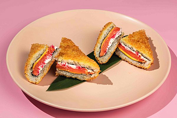 Онигири лосось