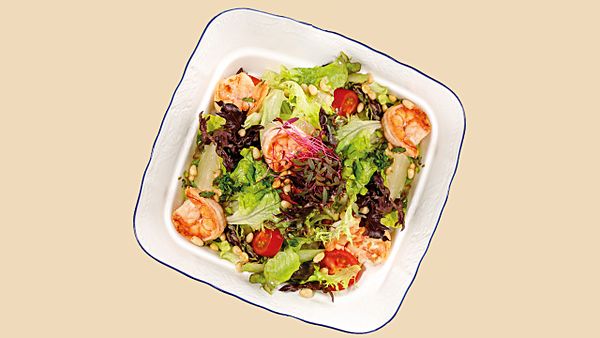 Салат с тигровыми креветками и памелой