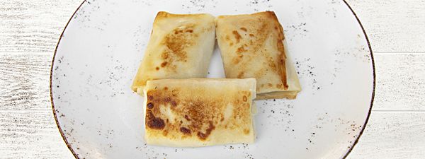 Блины с яблоком со сметаной