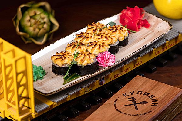 Ролл запеченный с лососем