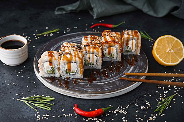 Ролл Филадельфия с угрем