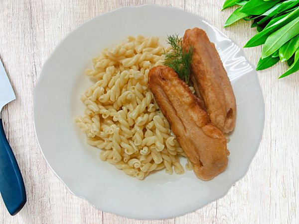Сосиски в кляре с макаронами