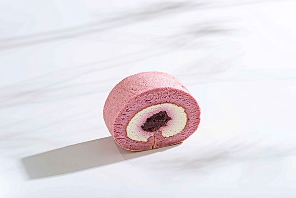 Рулет сырно-ягодный