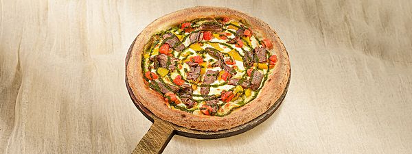 Пицца с пастрами из говядины