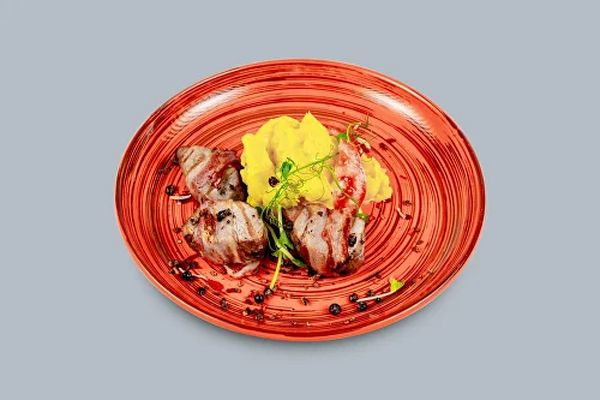 Свиная вырезка, запеченная в беконе