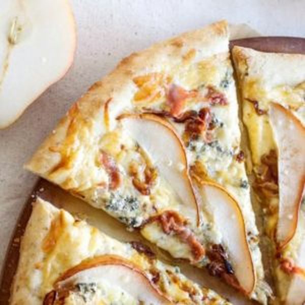 Хачапури с грушей и сыром Дор-блю