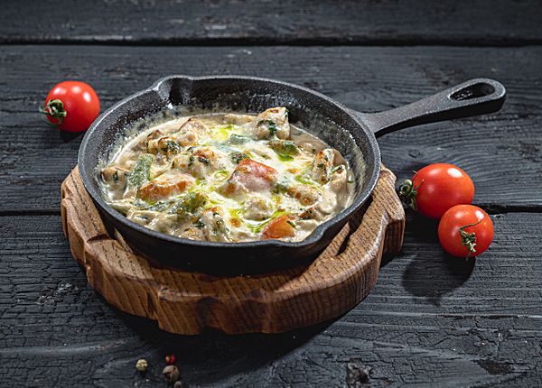 Фрикасе из куриного филе с грибами