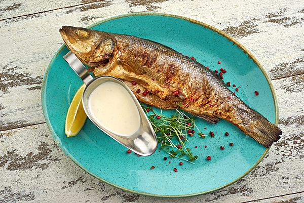 Сибас запеченный с соусом тар- тар