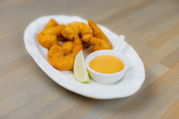 Хрустящие креветки с соусом из арахисовой пасты