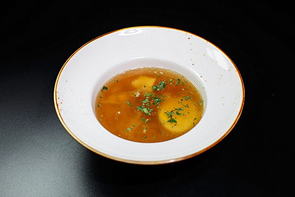 Куриный бульон с домашней лапшой