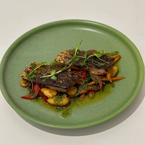 Филе сазана с овощами и картофельными ньоками