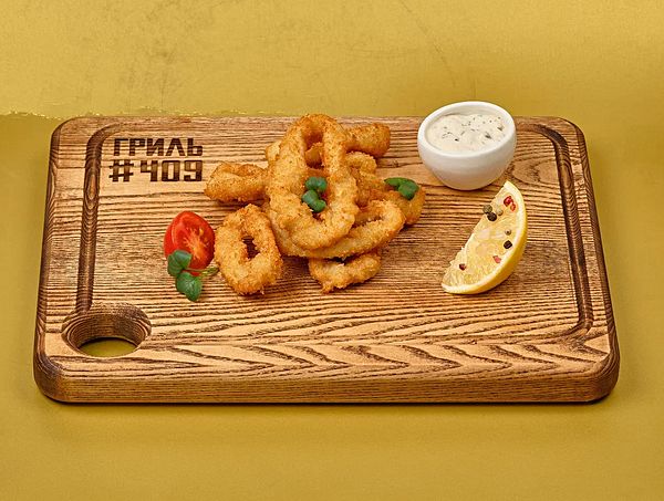 Кольца кальмара в хрустящей панировке с соусом 