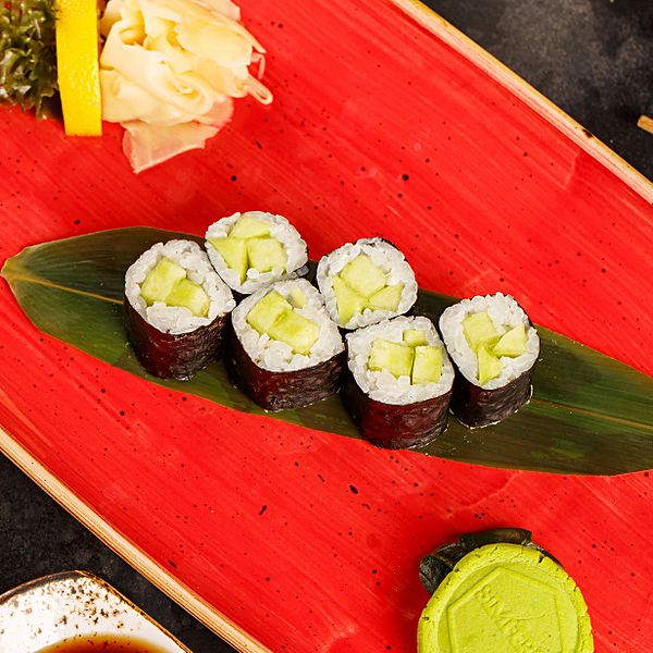 Маки ролл с огурцом