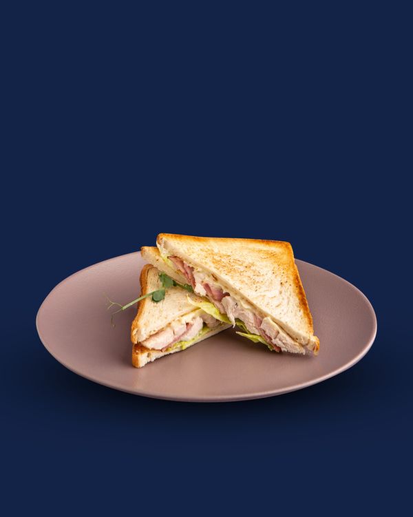 Сэндвич с курицей и беконом