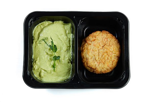 Оладьи рыбные с пюре из зеленого горошка