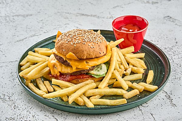 Детский бургер с картофелем фри