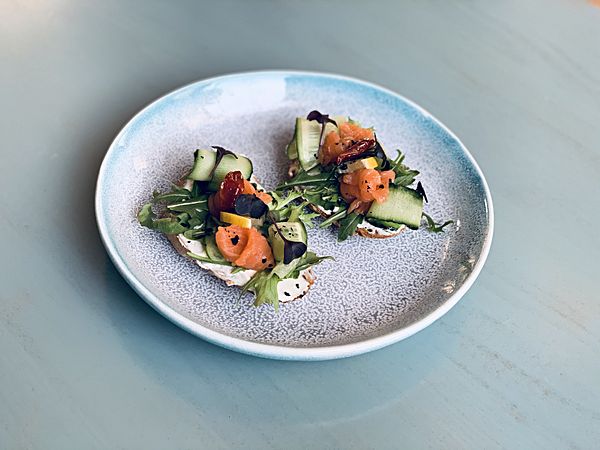 Тосты с лососем