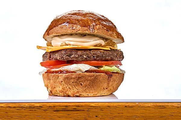 Бургер с луковым мармеладом