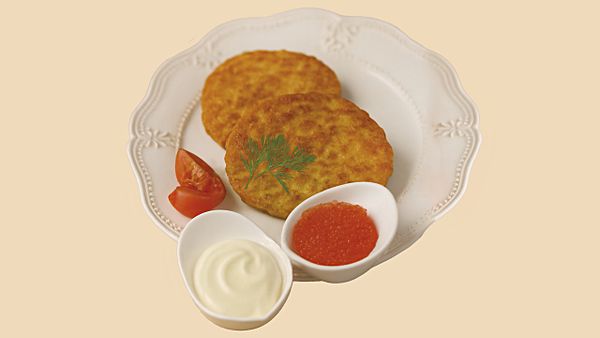 Картофельные драники с красной икрой